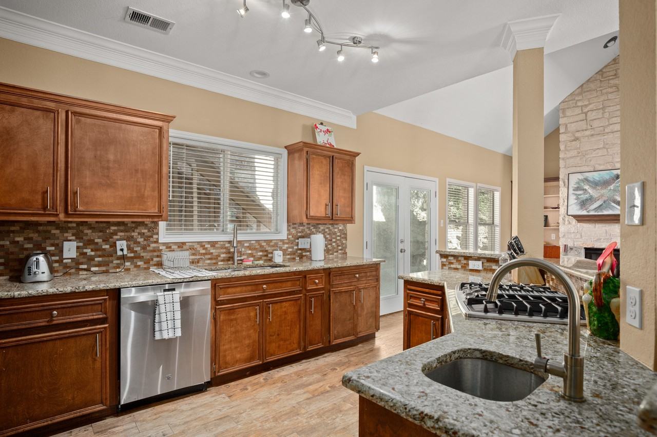 6108 Cape Coral Dr - Photo 6 of 13