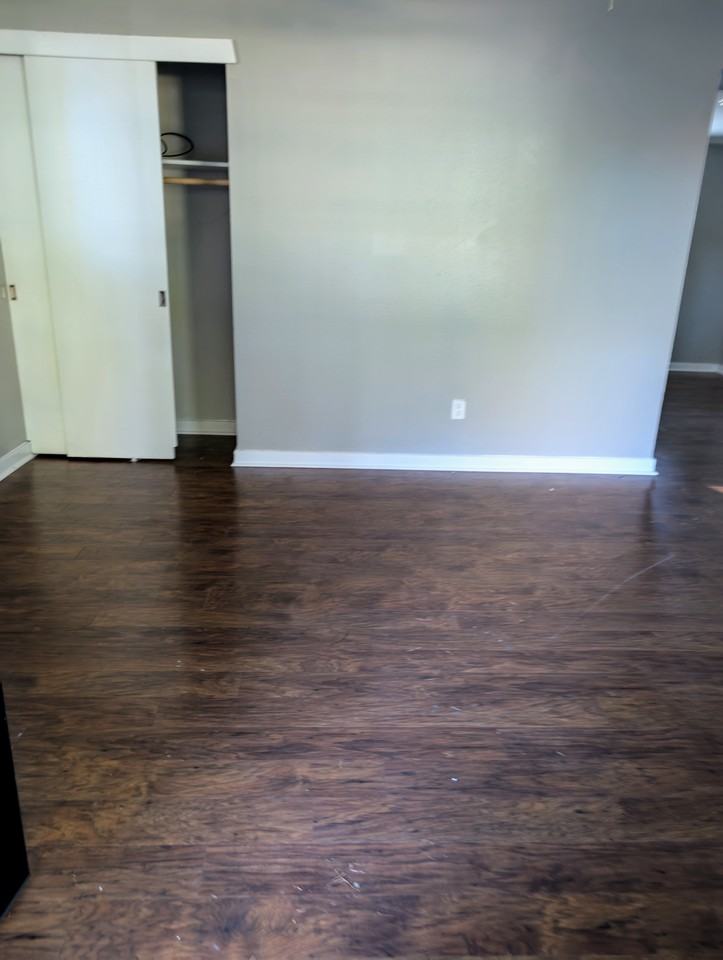 454 Seabreeze Rd E - Photo 3 of 9