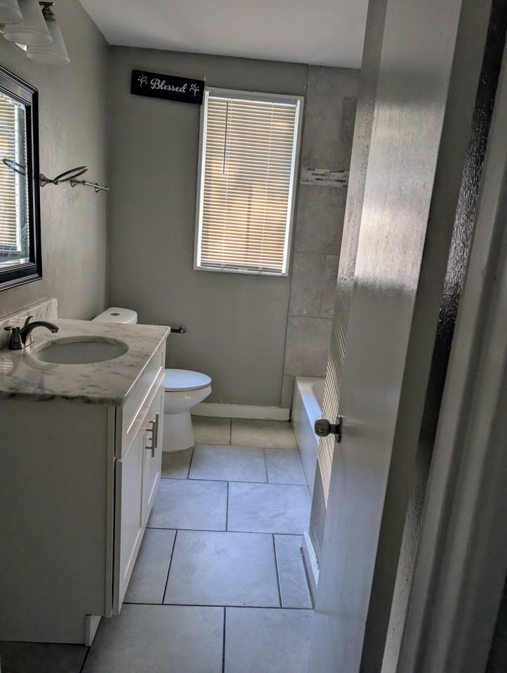 454 Seabreeze Rd E - Photo 5 of 9