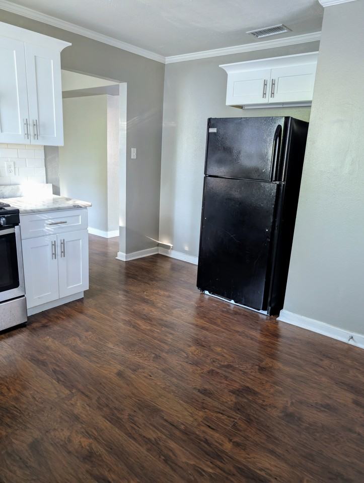 454 Seabreeze Rd E - Photo 6 of 9