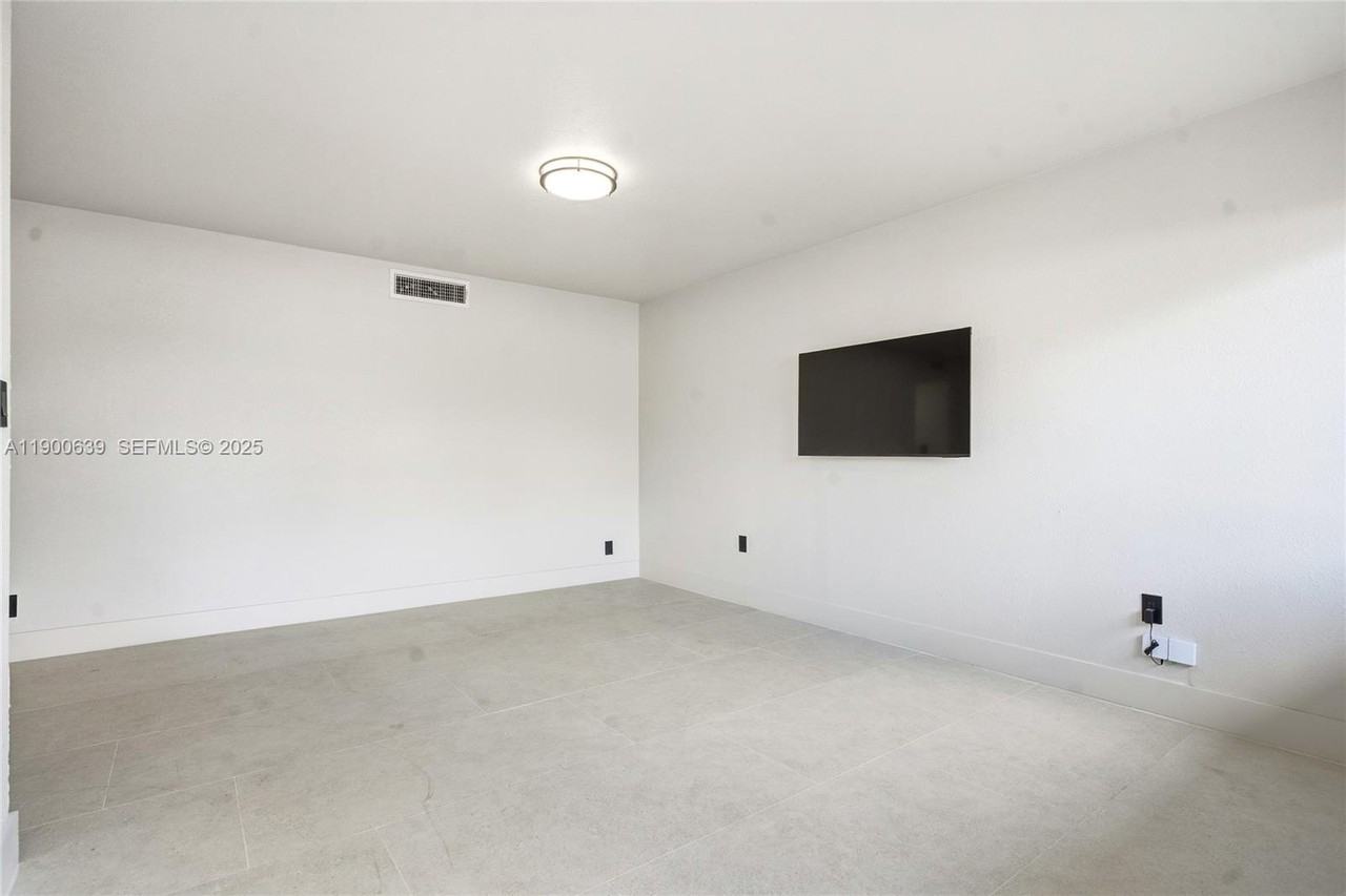 13200 Ne 7th Ave #118 - Photo 4 of 16
