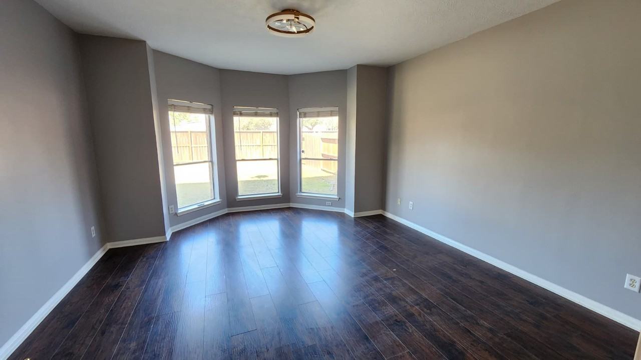 3910 Ashlee Ln - Photo 2 of 7