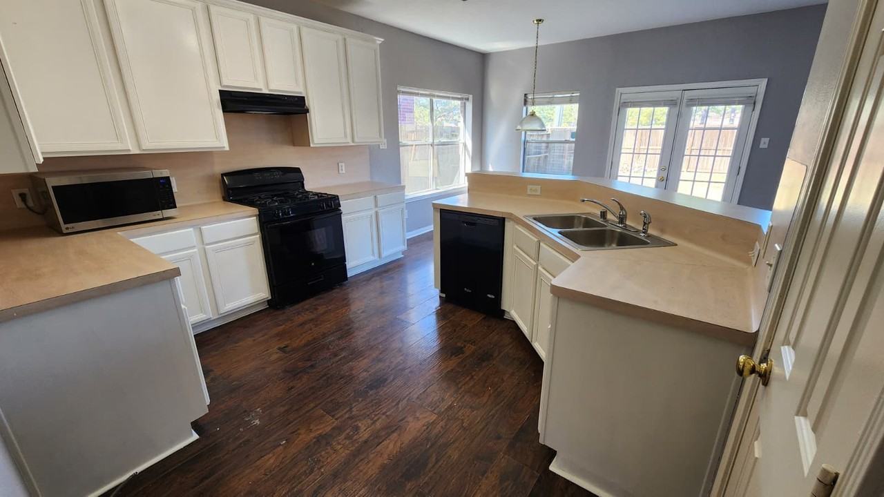 3910 Ashlee Ln - Photo 6 of 7