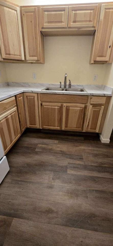 405 W Oak St #A - Photo 3 of 14