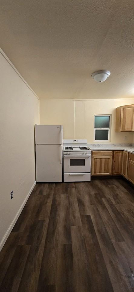 405 W Oak St #A - Photo 4 of 14