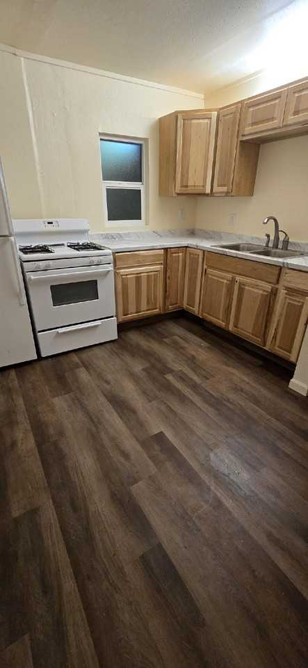 405 W Oak St #A - Photo 5 of 14