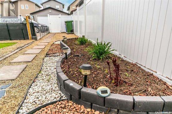 8710 Hincks Lane - Photo 4 of 36