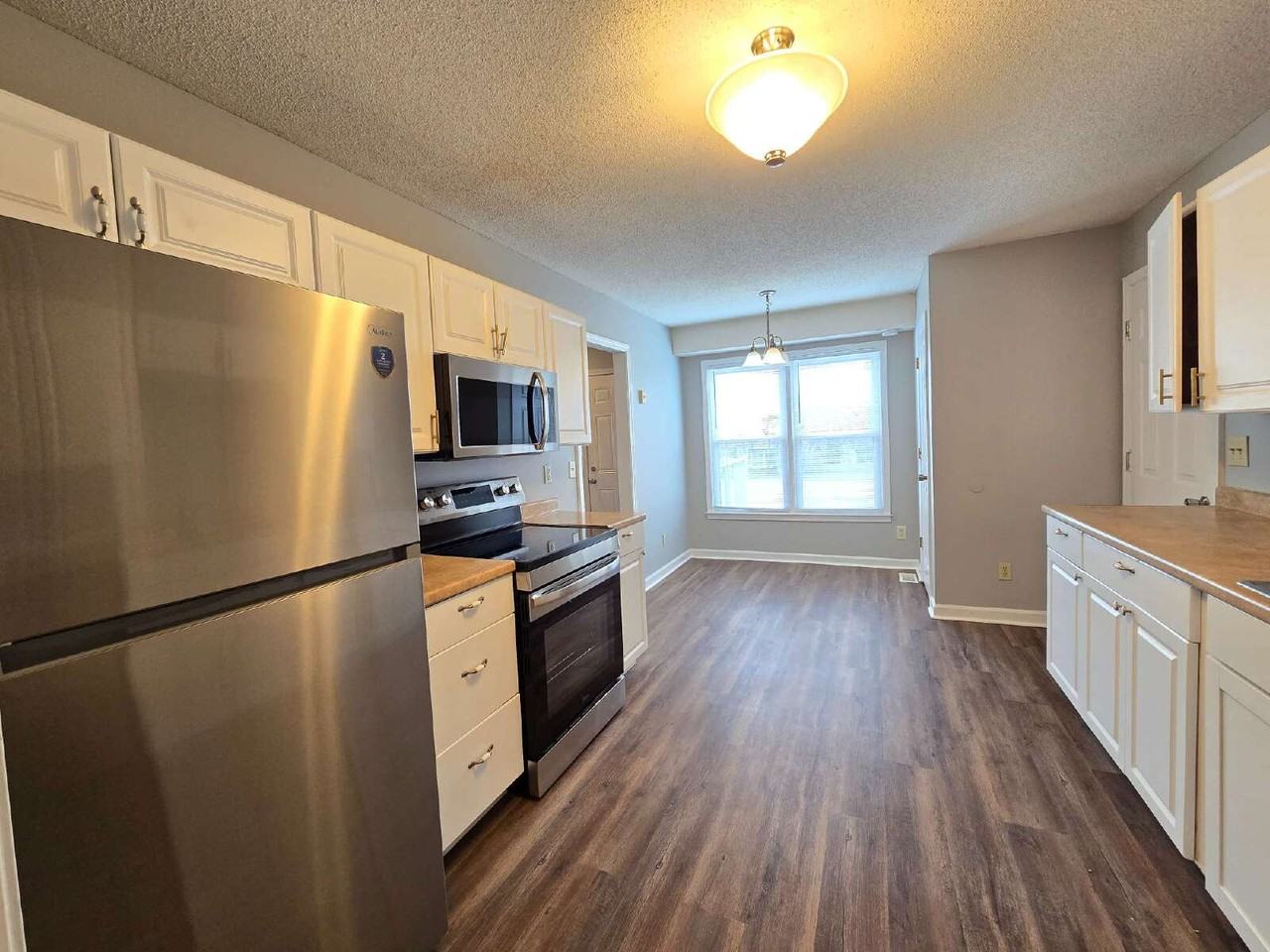 1729 Crestview Dr - Photo 5 of 15