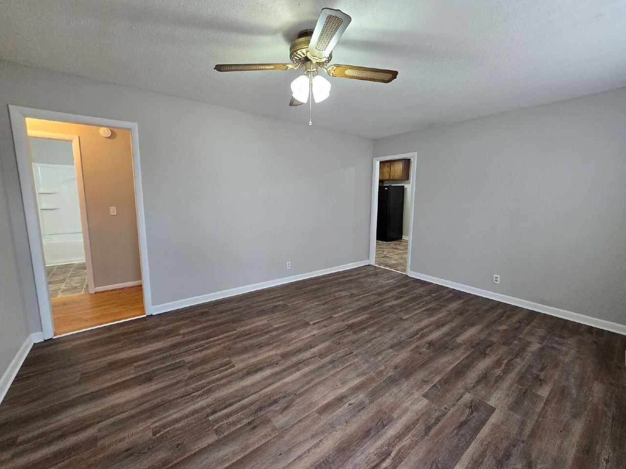 310 Barkwood Dr - Photo 2 of 15