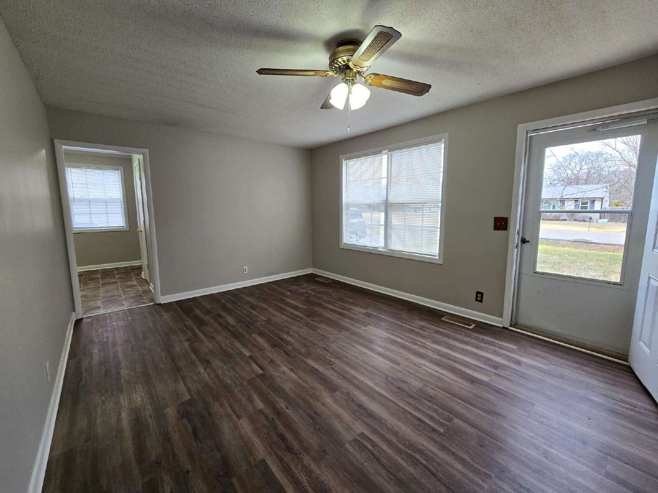 310 Barkwood Dr - Photo 3 of 15