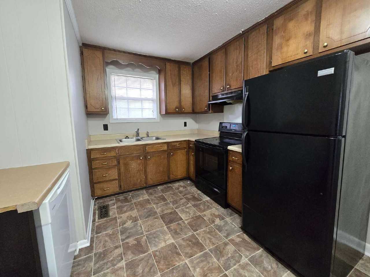 310 Barkwood Dr - Photo 5 of 15