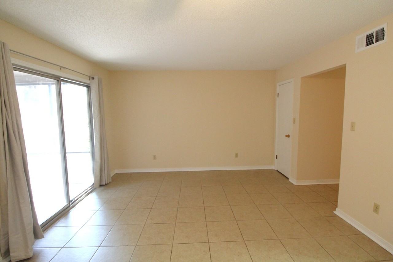 9618 Sandpiper St - Photo 3 of 11