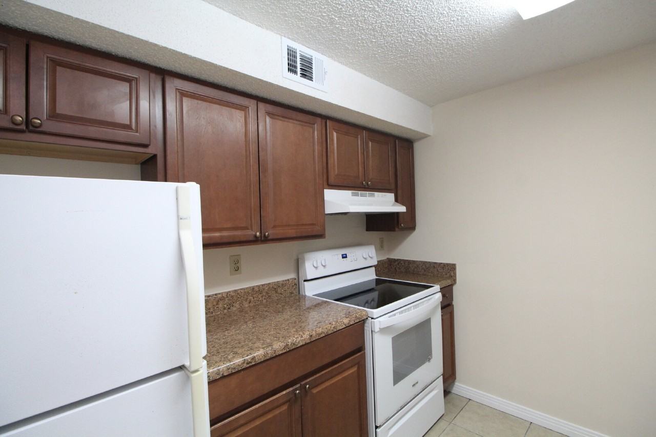 9618 Sandpiper St - Photo 6 of 11