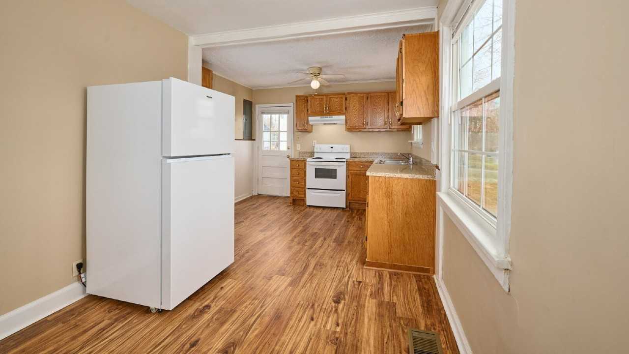 2415 N Hillcrest Dr #A - Photo 4 of 14