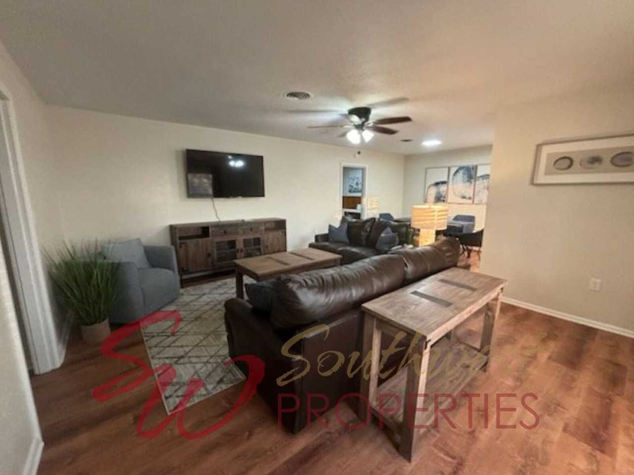 830 N Harbin Dr - Photo 3 of 27