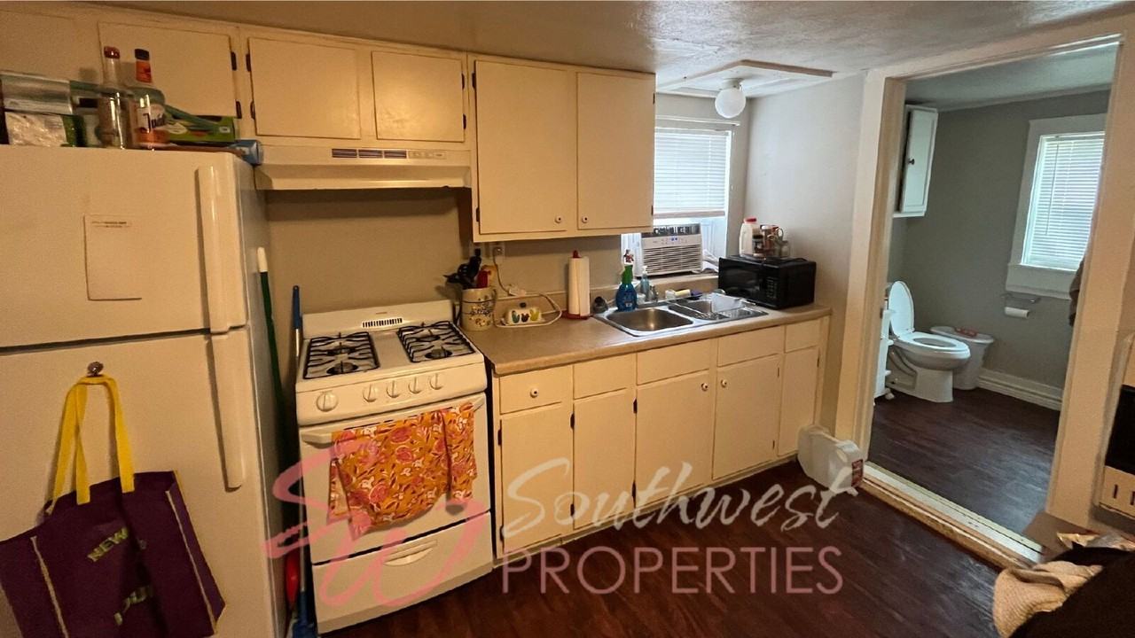 1094 W Vanderbilt St - Photo 7 of 10