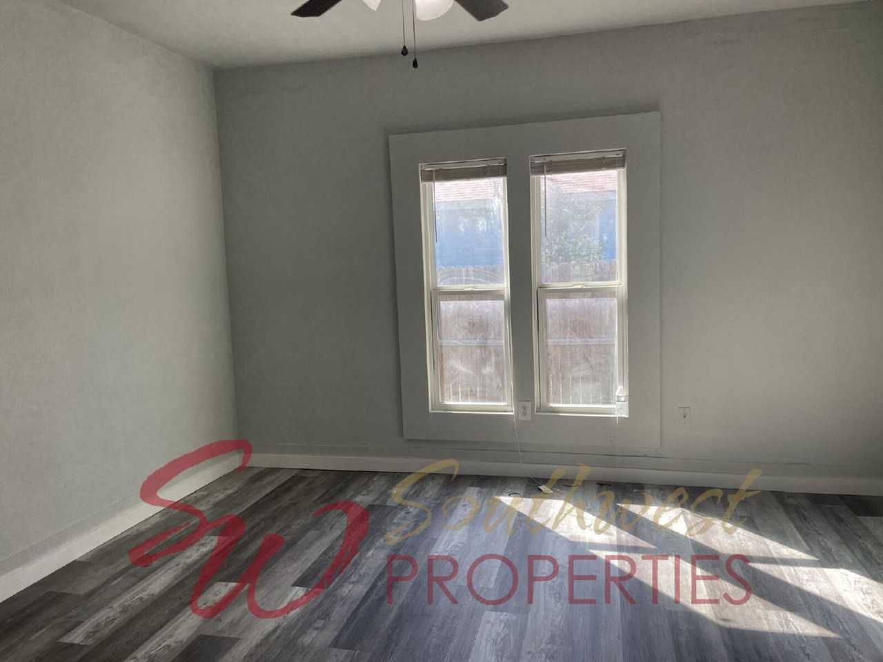 780 W Elm St - Photo 6 of 9