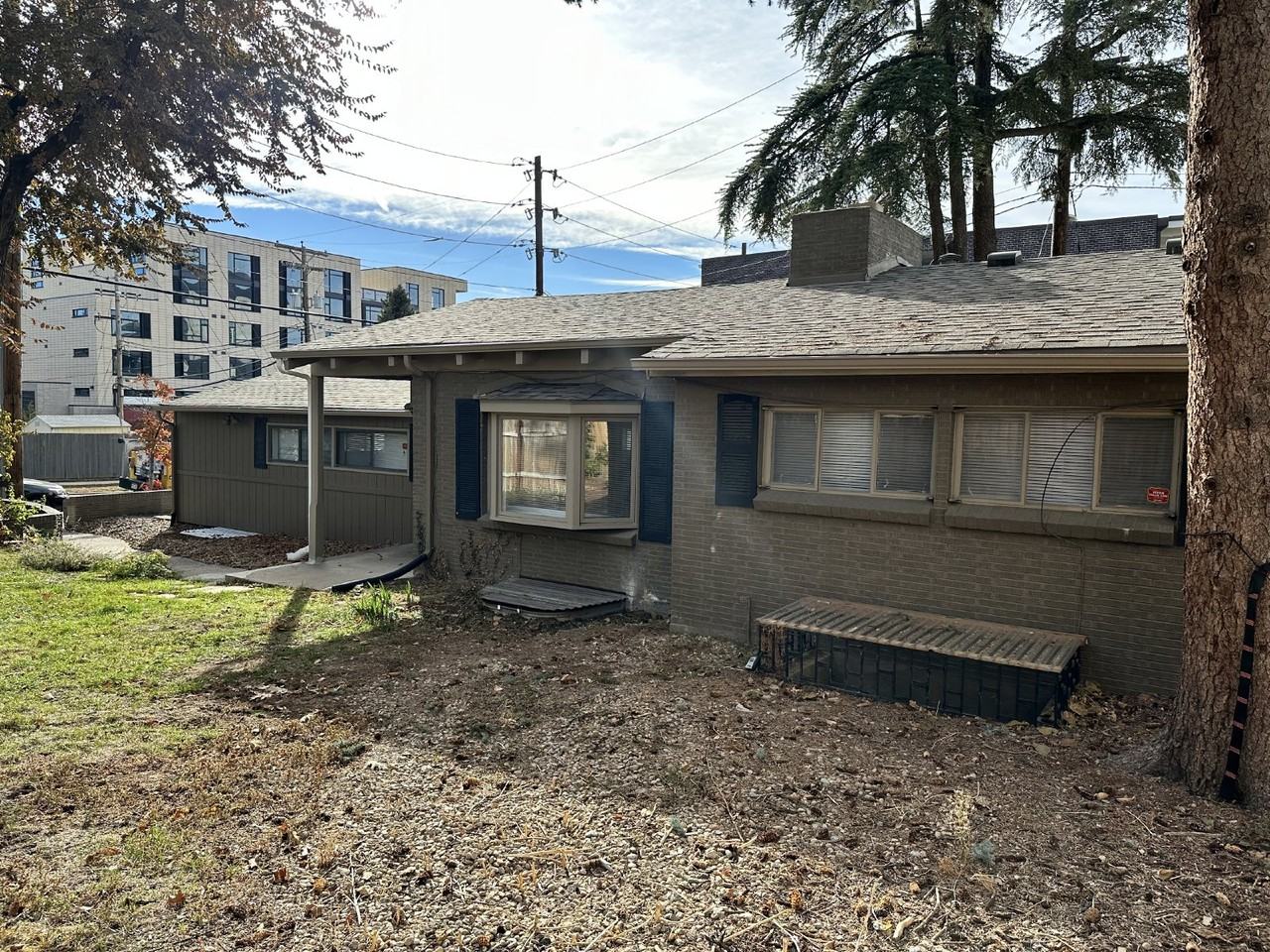 2395 E Wesley Ave - Photo 3 of 41