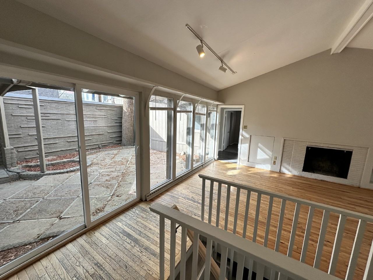 2395 E Wesley Ave - Photo 4 of 41