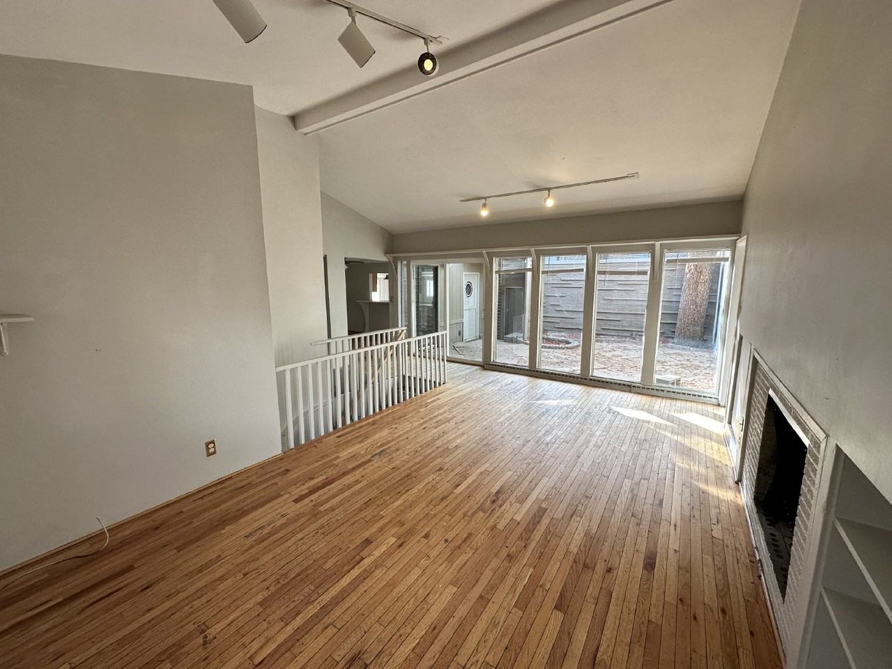 2395 E Wesley Ave - Photo 5 of 41