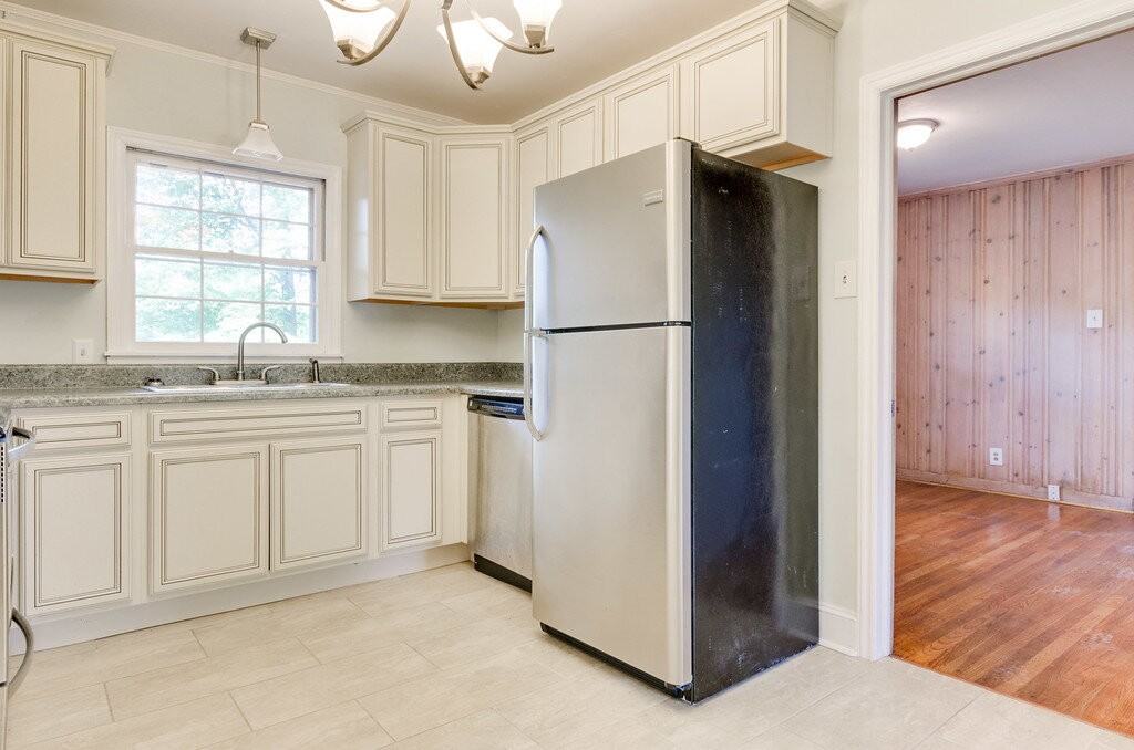 827 Glendora Dr - Photo 6 of 25