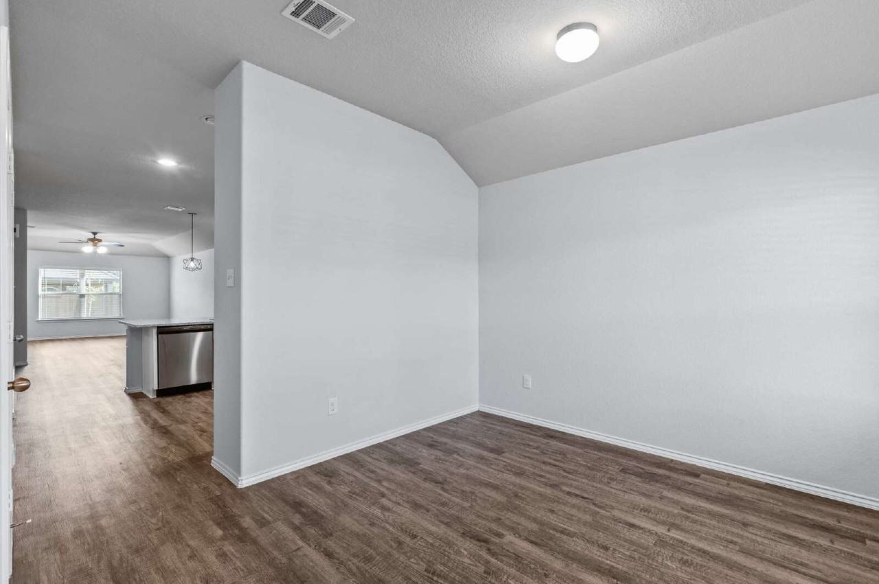 2024 Cedar Tree Ct - Photo 2 of 20