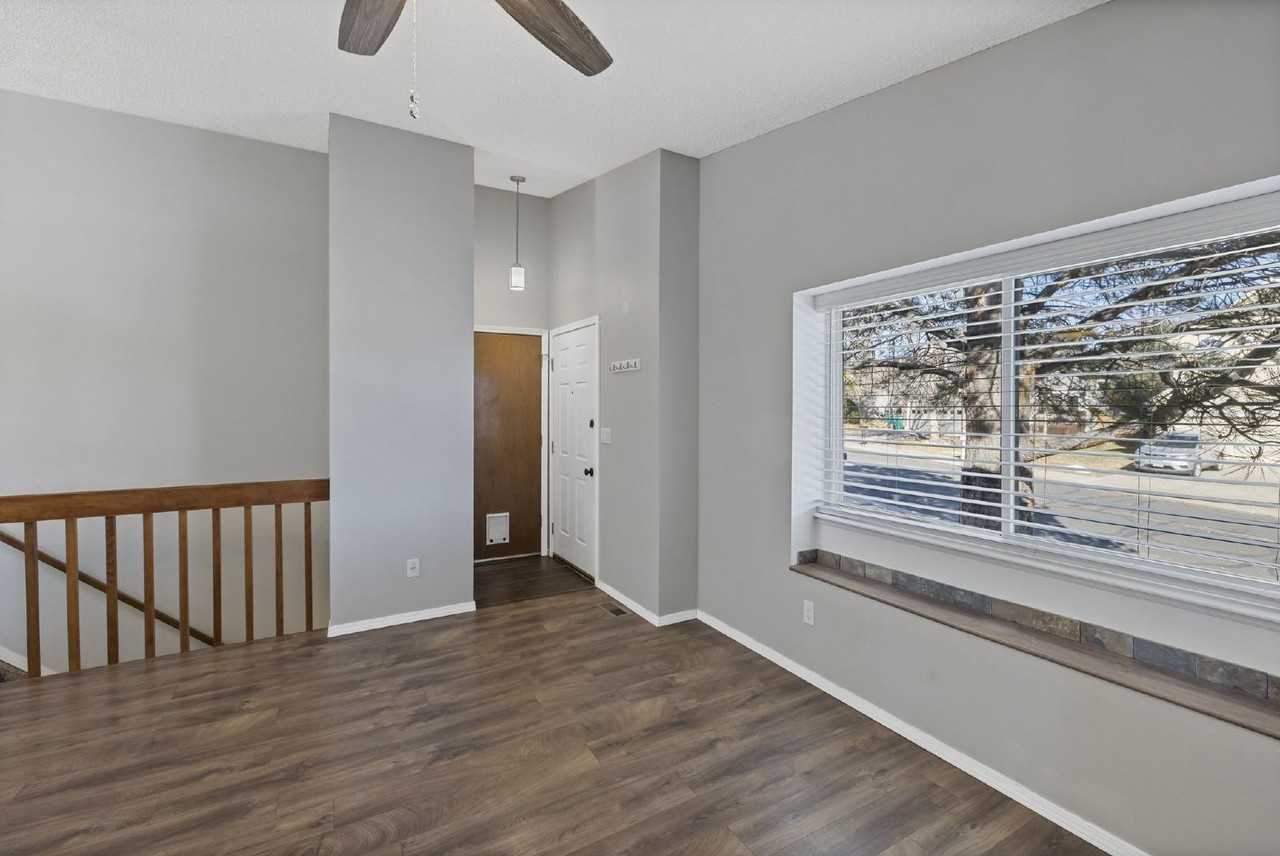 4125 Dolphin Cir - Photo 5 of 36