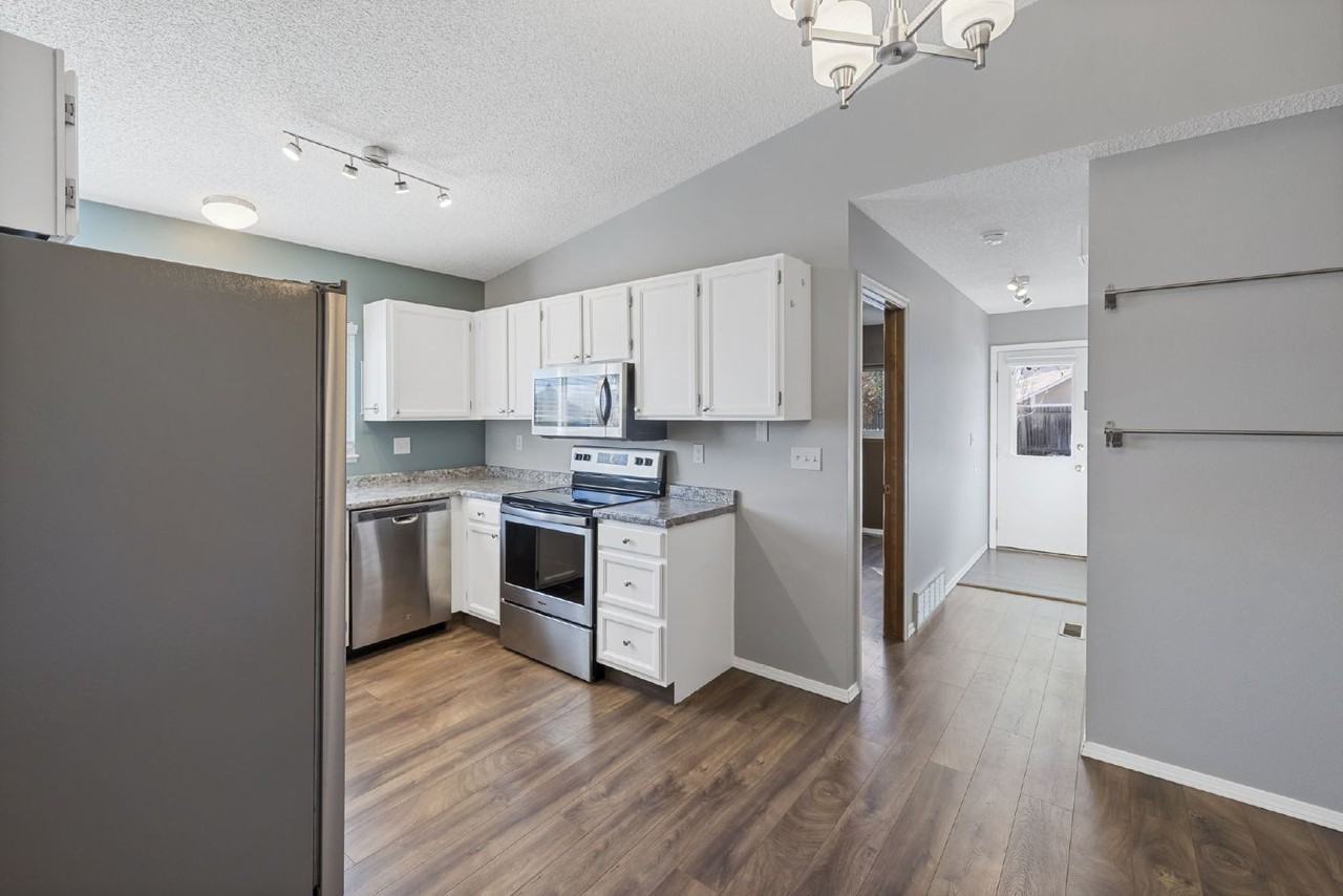 4125 Dolphin Cir - Photo 7 of 36