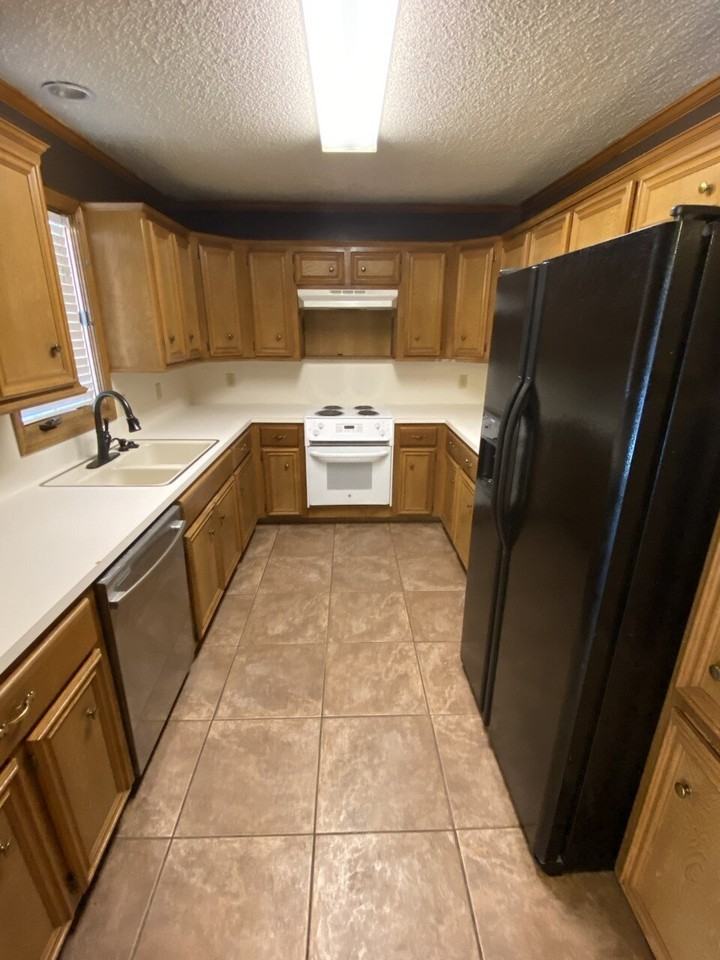 6818 Huron Ave - Photo 4 of 11