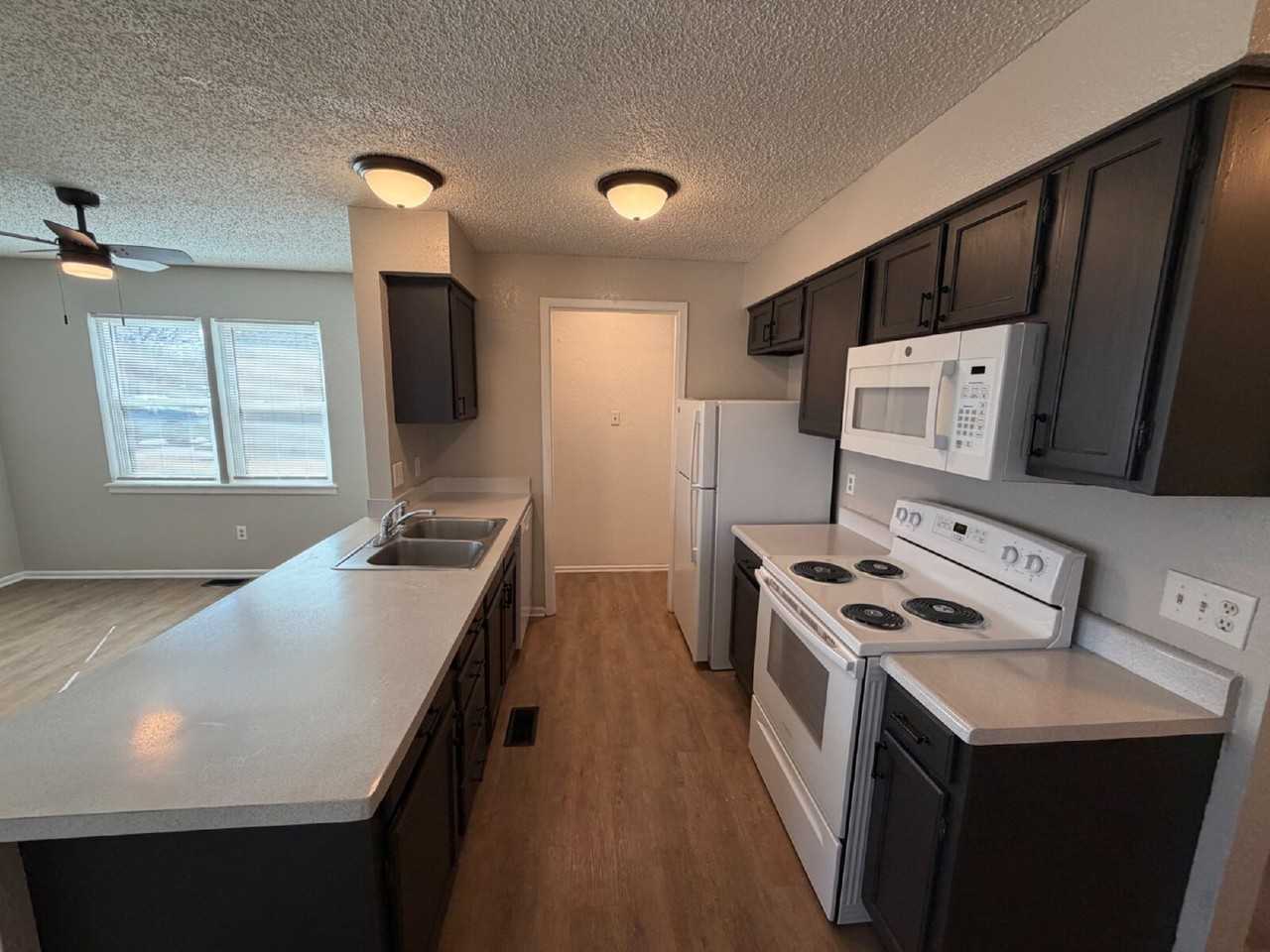 9604 Elgin Ave - Photo 4 of 12