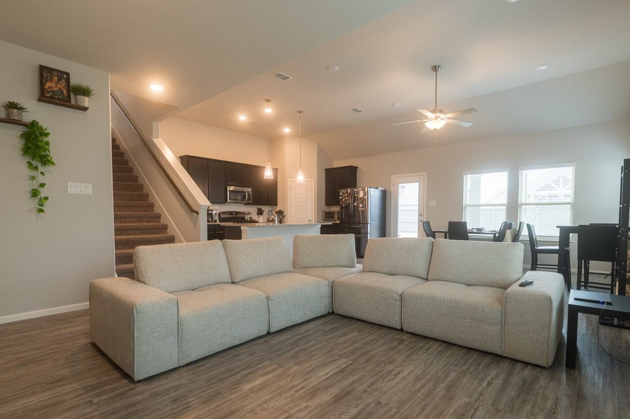 7106 Mistflower Mdw - Photo 4 of 47