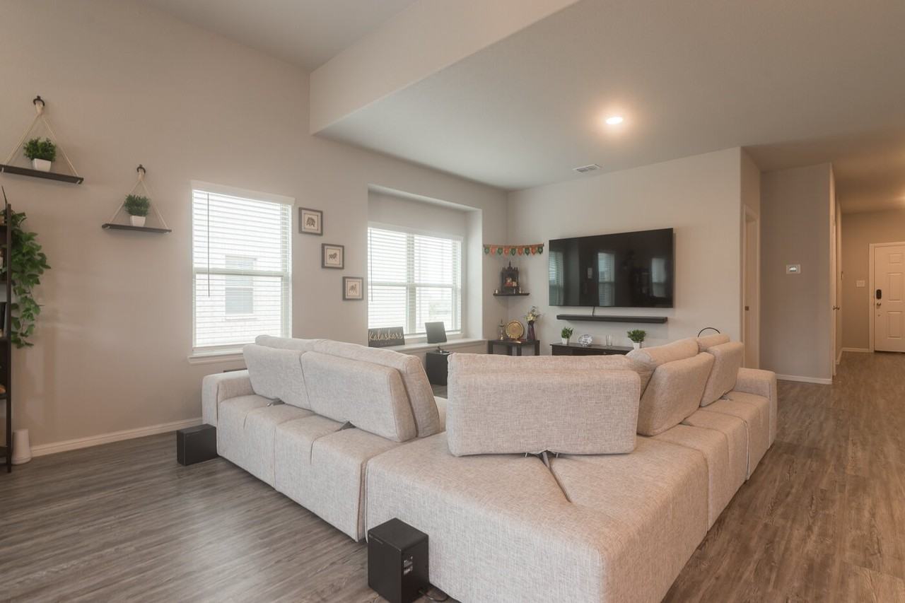 7106 Mistflower Mdw - Photo 5 of 47