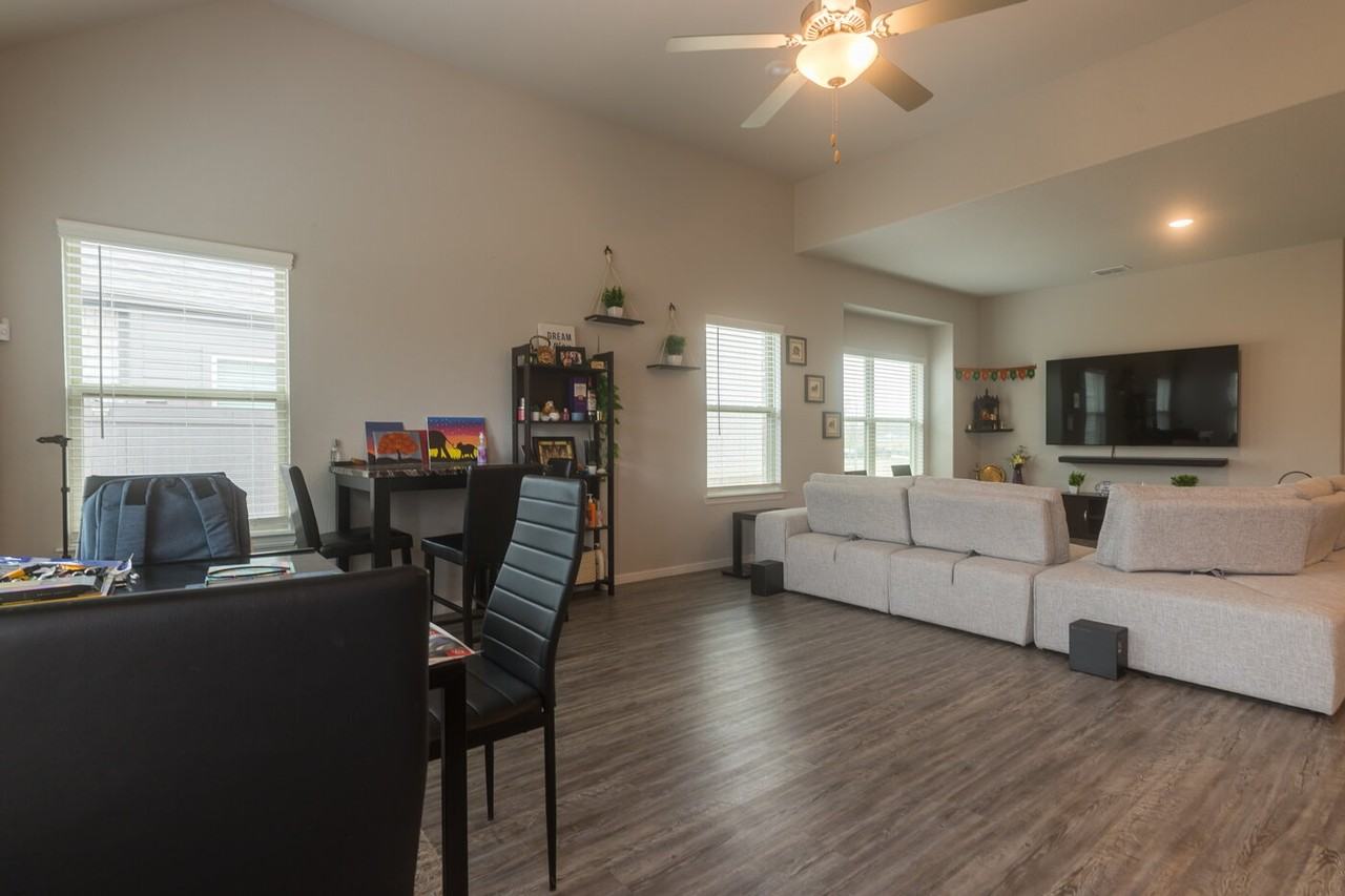 7106 Mistflower Mdw - Photo 7 of 47