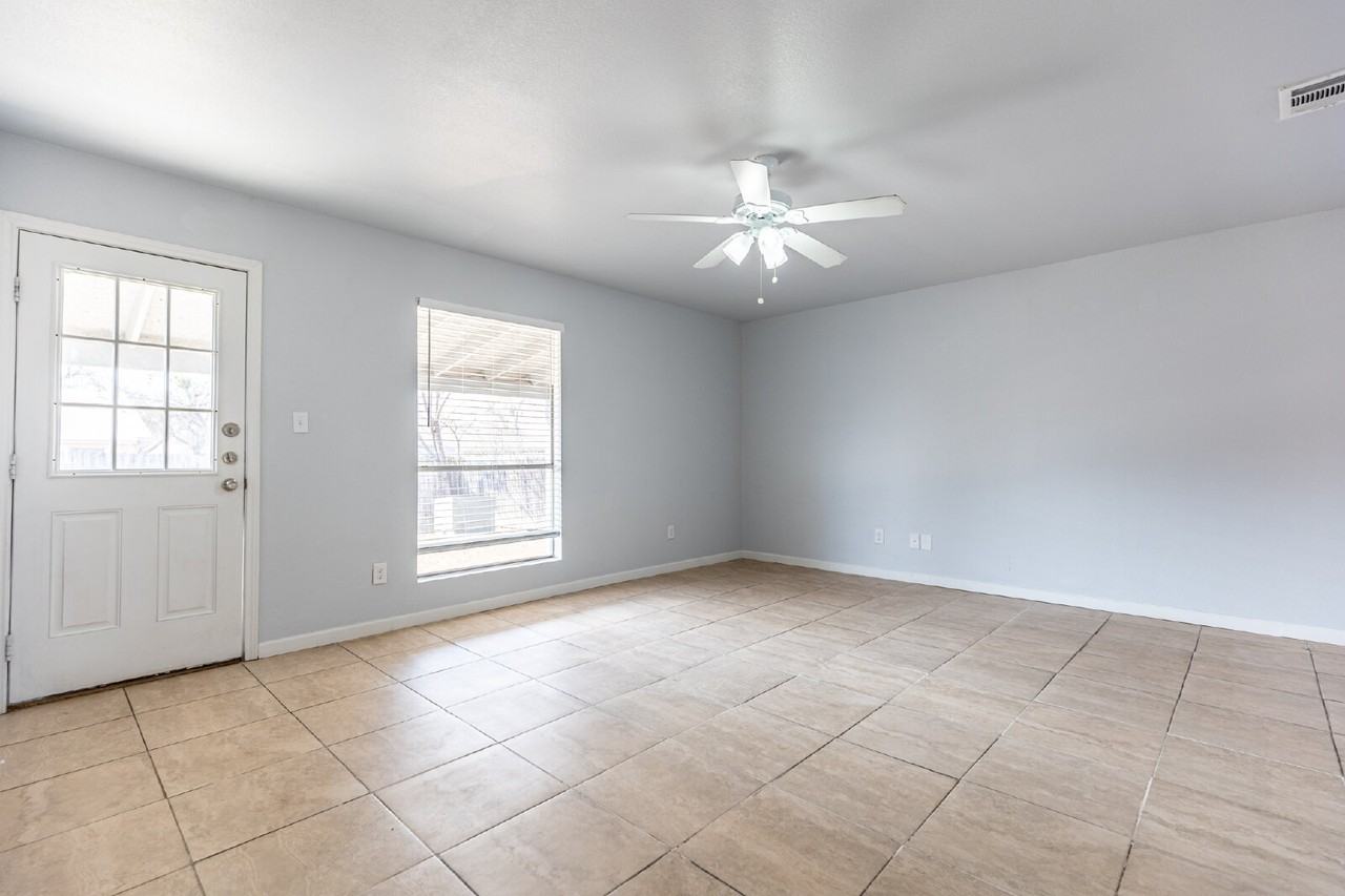 13719 Earlywood St - Photo 4 of 27