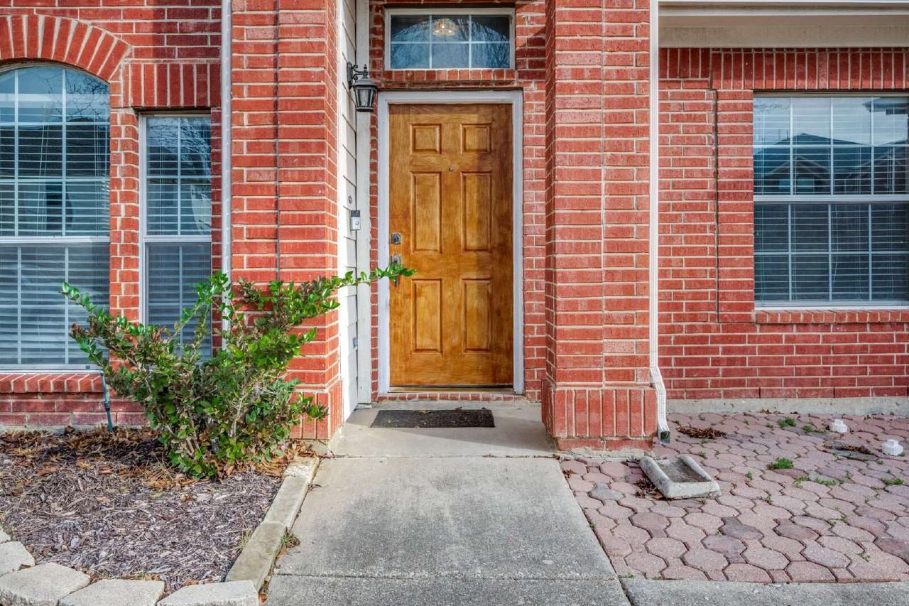 3013 Ocean Dr - Photo 3 of 26