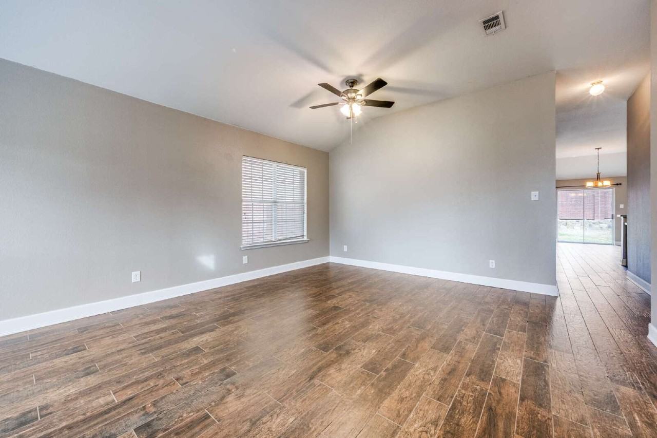 3013 Ocean Dr - Photo 4 of 26