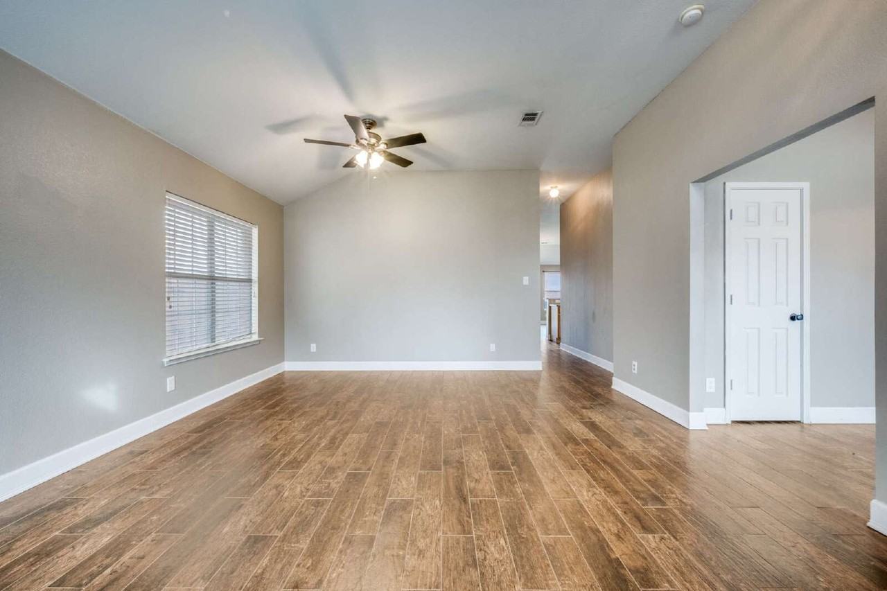 3013 Ocean Dr - Photo 5 of 26