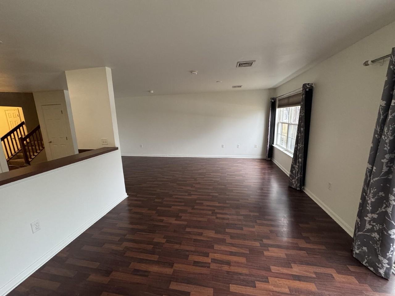 112 Hawk Ct - Photo 2 of 17