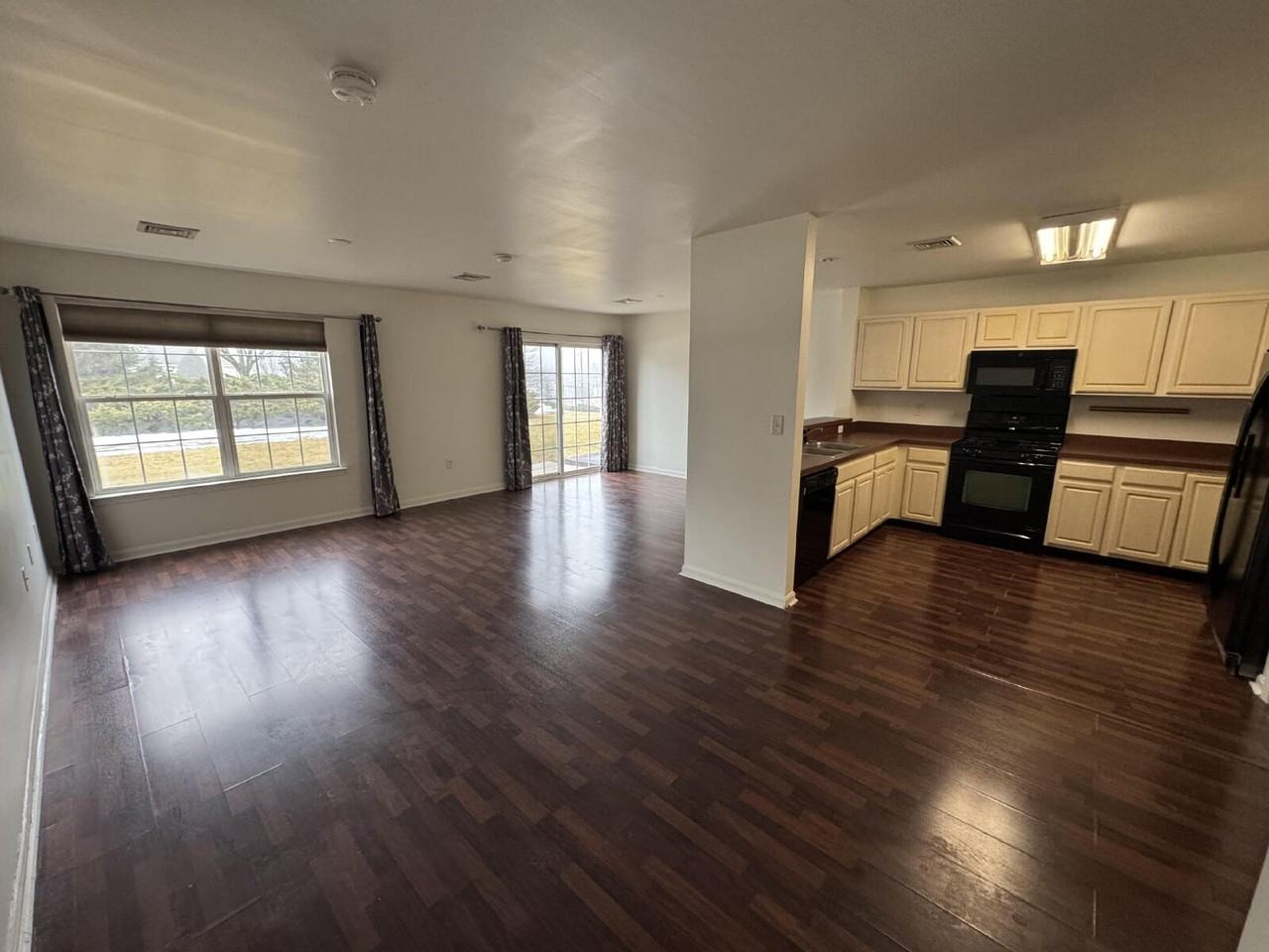 112 Hawk Ct - Photo 4 of 17