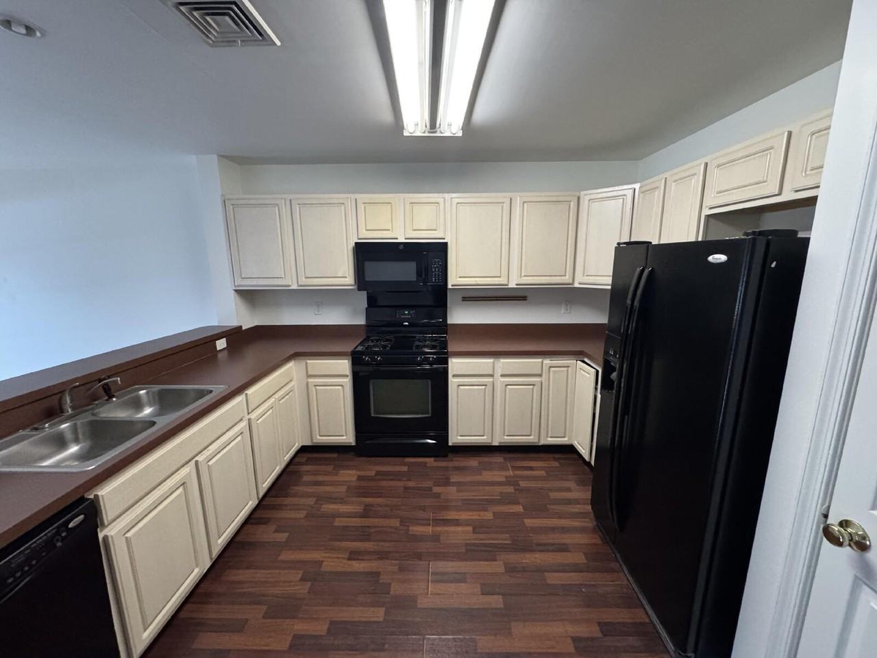 112 Hawk Ct - Photo 5 of 17