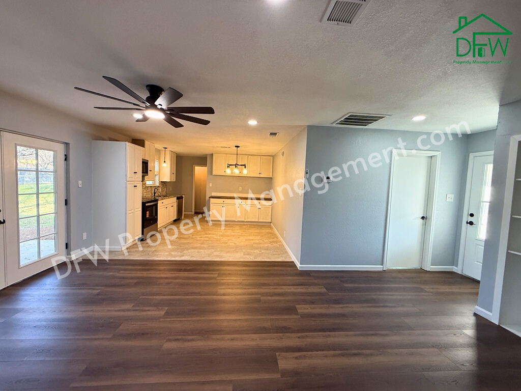 6101 Melody Ln - Photo 3 of 37