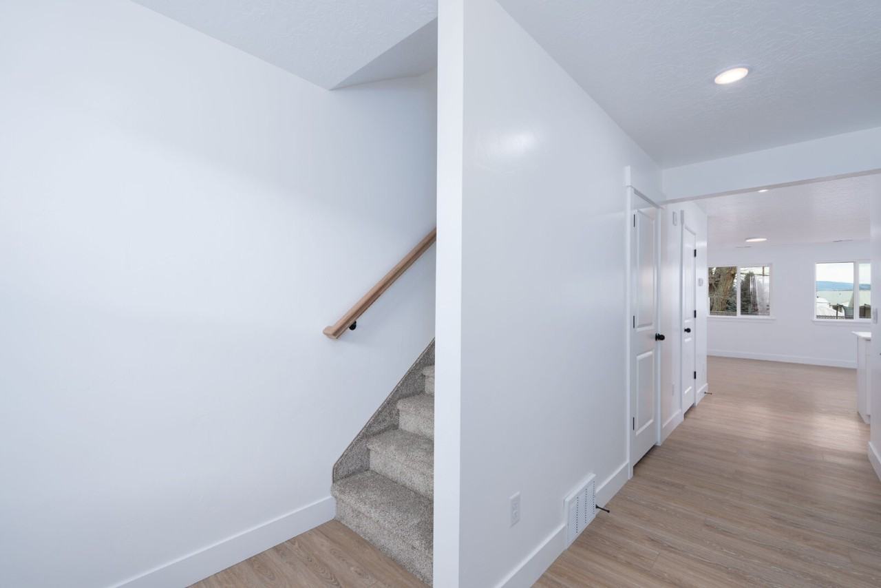 1558 W Partridge Dr - Photo 2 of 14