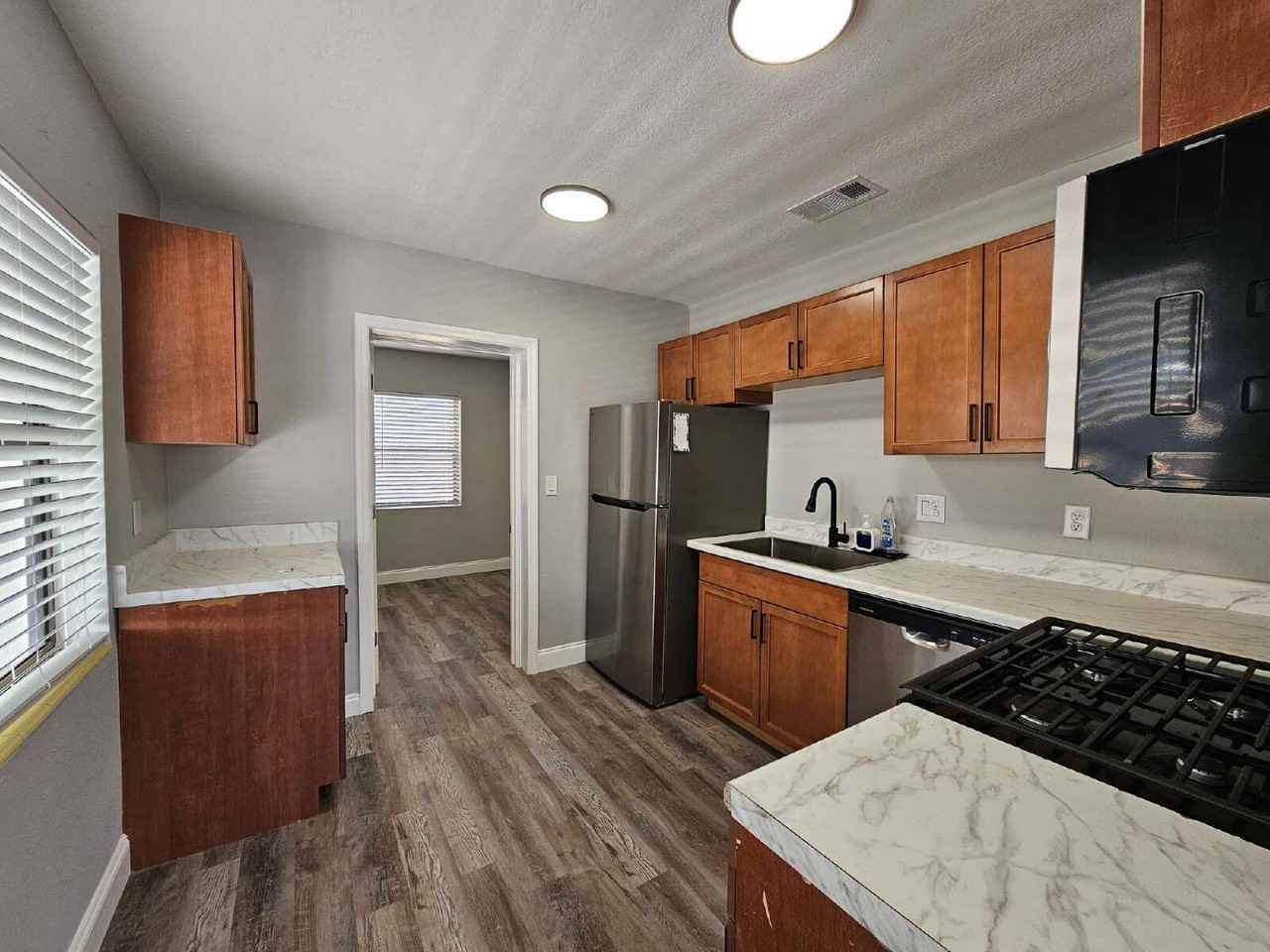 814 Tropic St - Photo 4 of 17