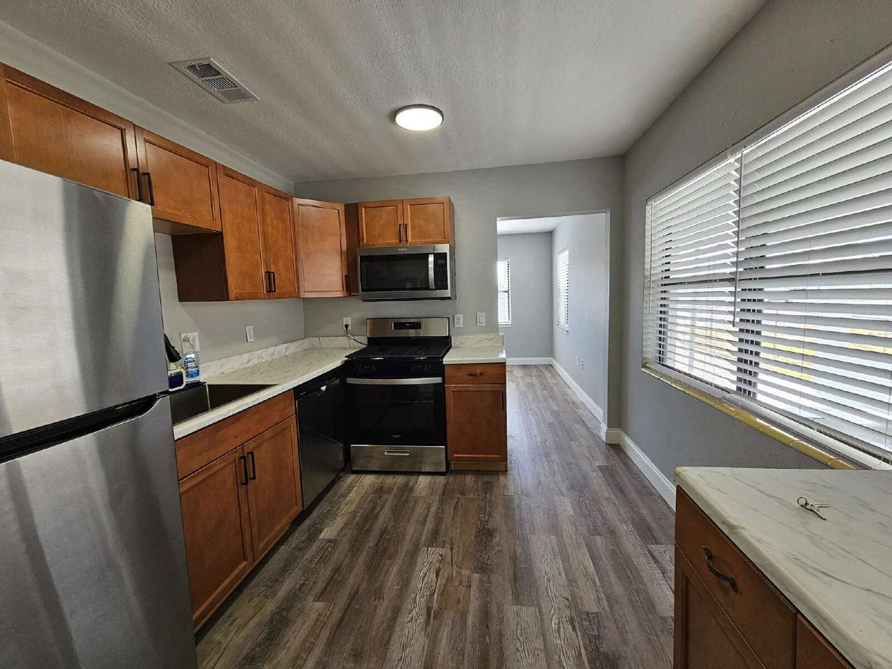 814 Tropic St - Photo 5 of 17