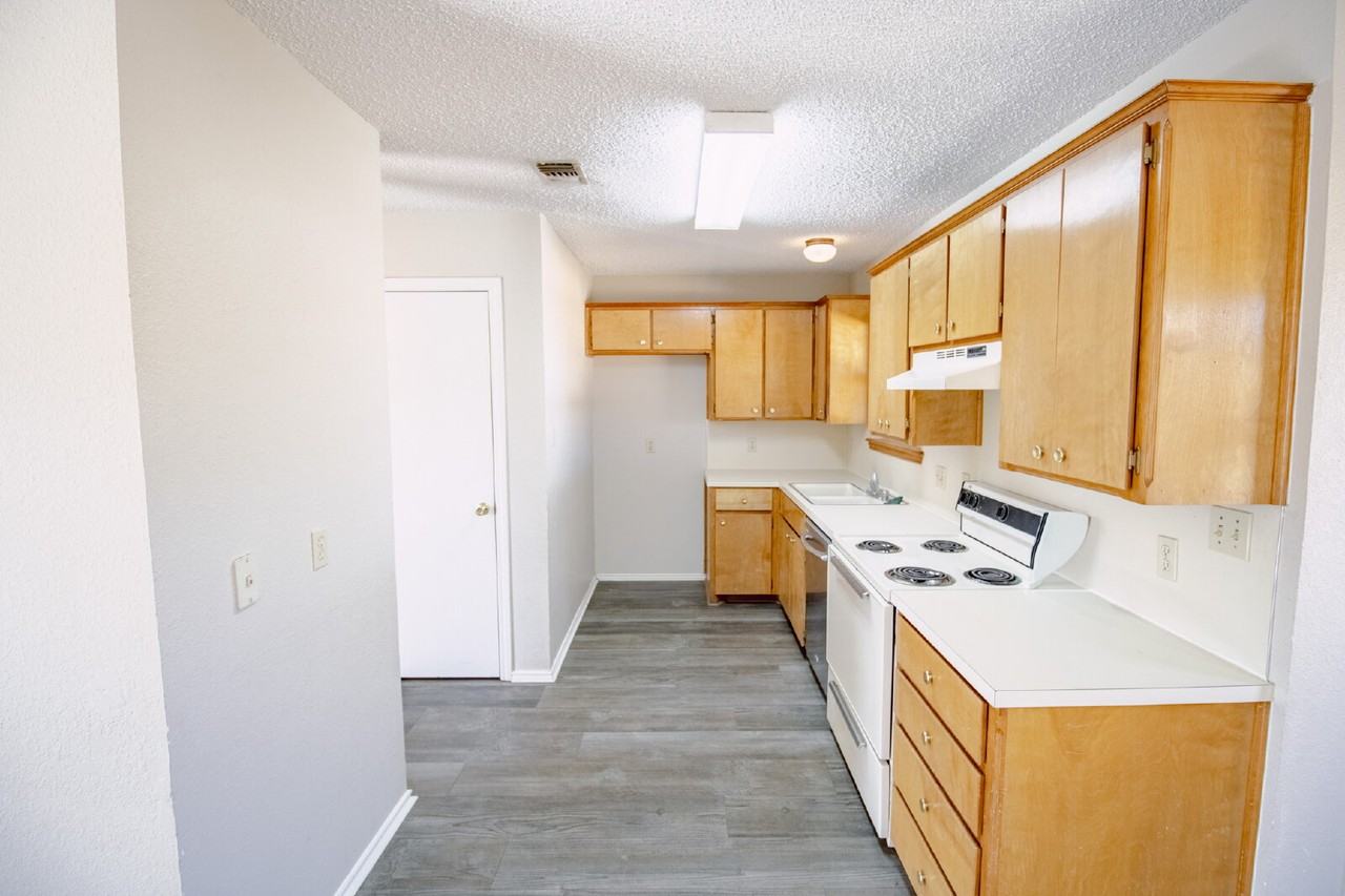 5742 Dartmouth Dr - Photo 5 of 15