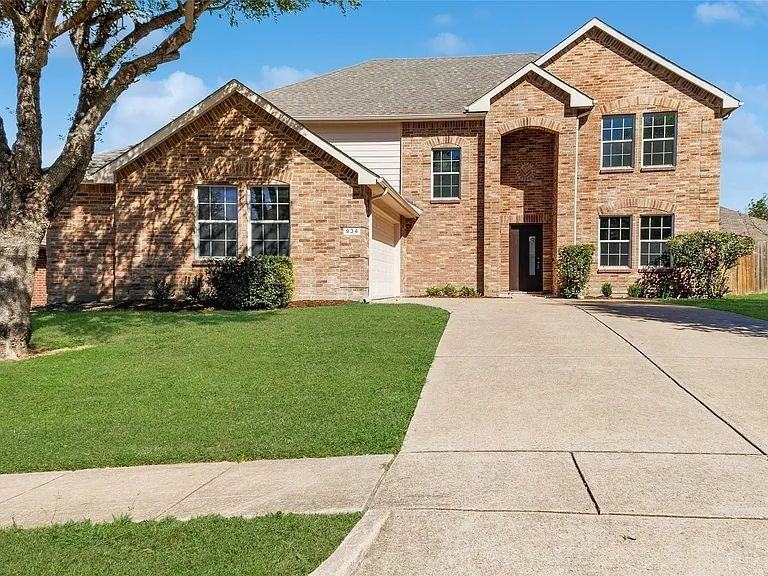 934 Cedar Creek Dr - Photo 2 of 25