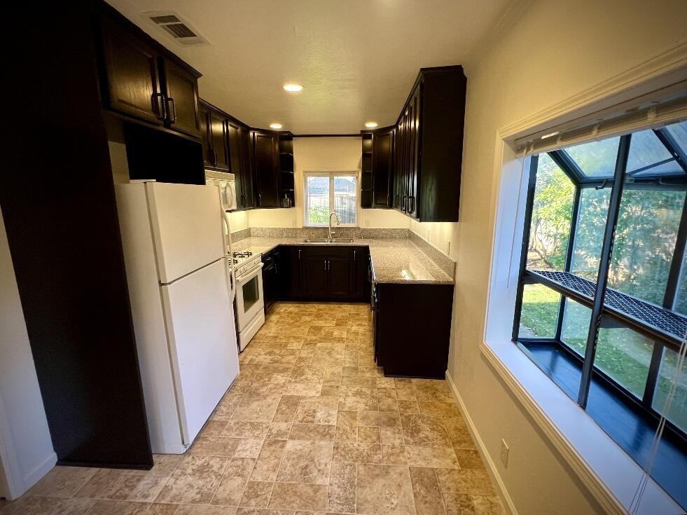 604 Mormon St - Photo 4 of 21