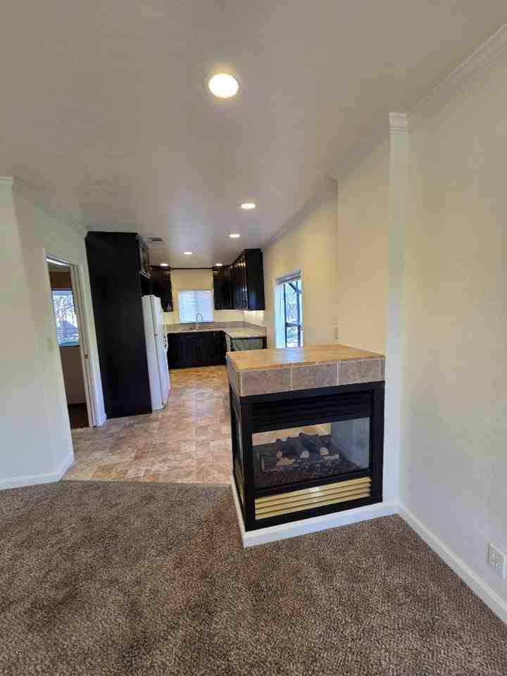 604 Mormon St - Photo 7 of 21