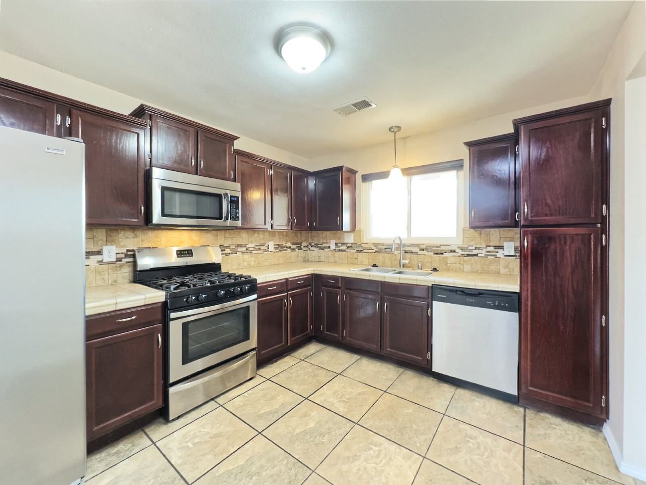 1925 Clearwater Loop Ne - Photo 5 of 18