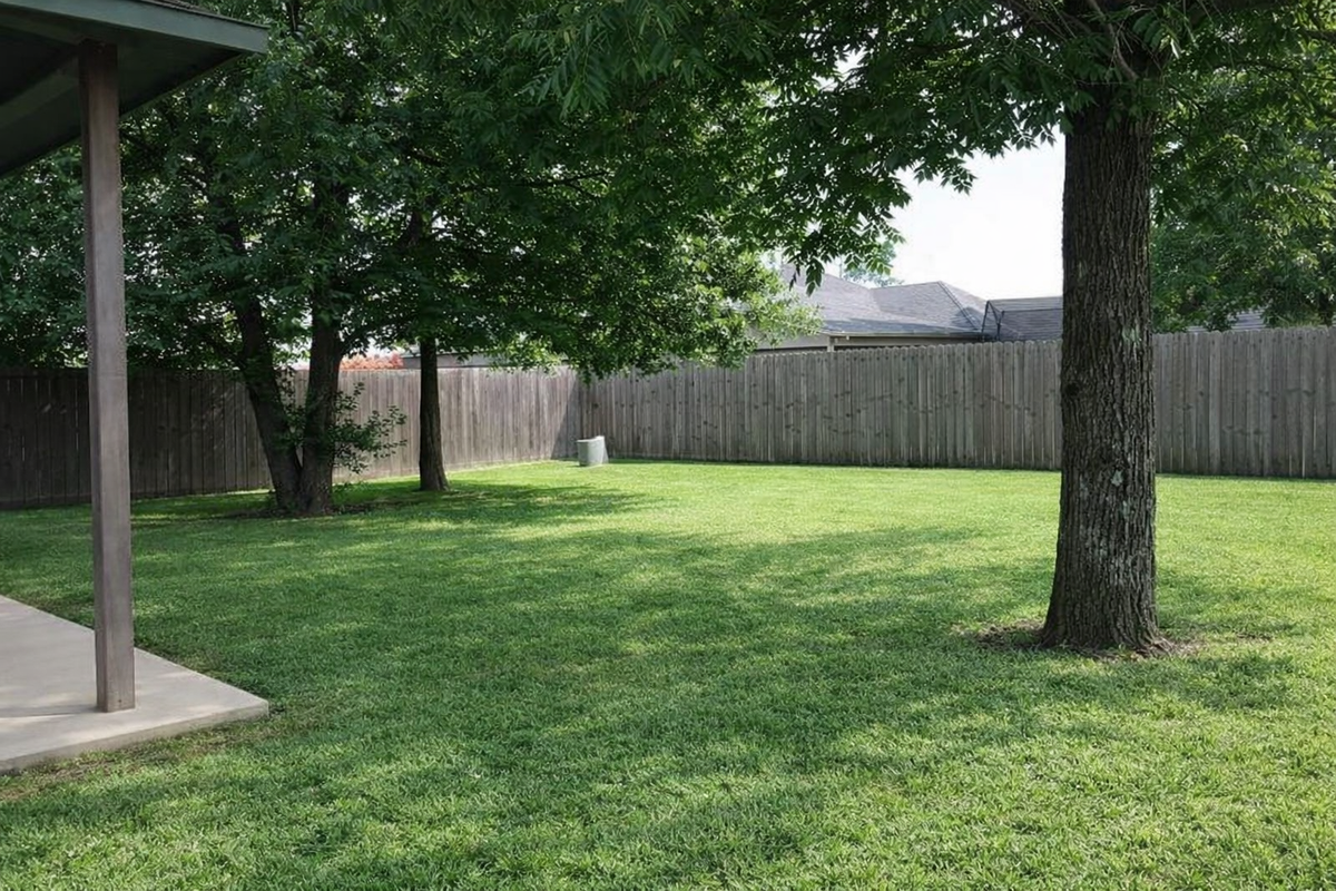 3995 Highland Dr - Photo 2 of 7